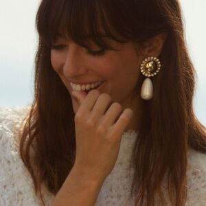 NWT Elegant Gold and Pearl Drop Earrings